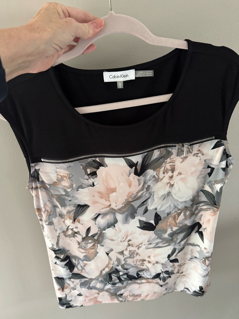 Calvin Klein Monochrome Top Floral Silver Zip-Accent in Black & Blush